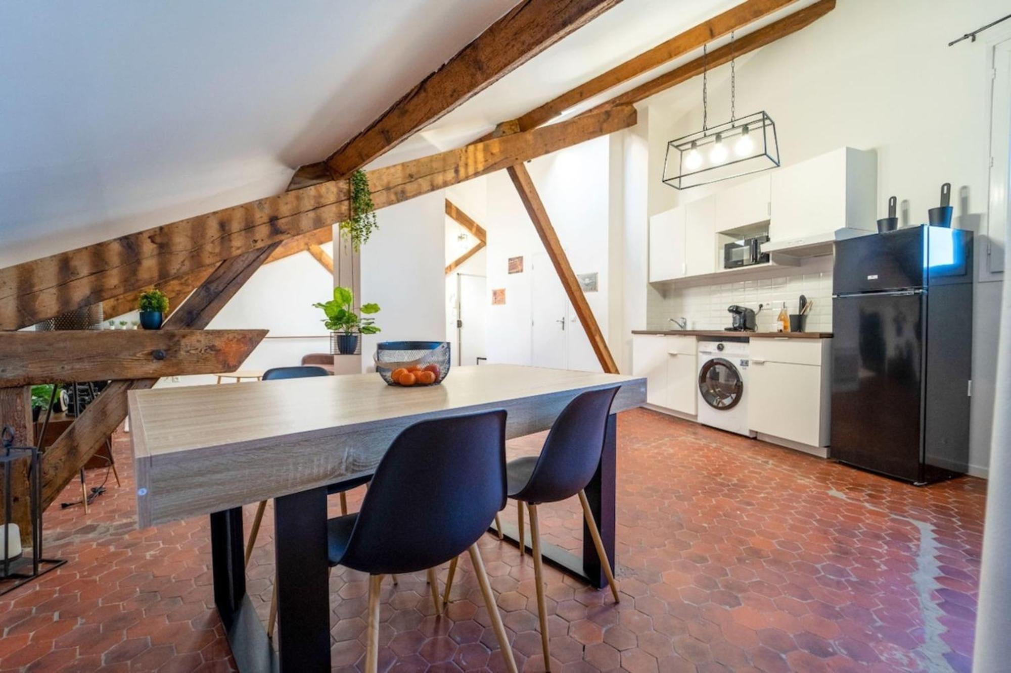 Appartement Authentique Studio Hypercentre - Clim - Wifi à Nîmes Extérieur photo