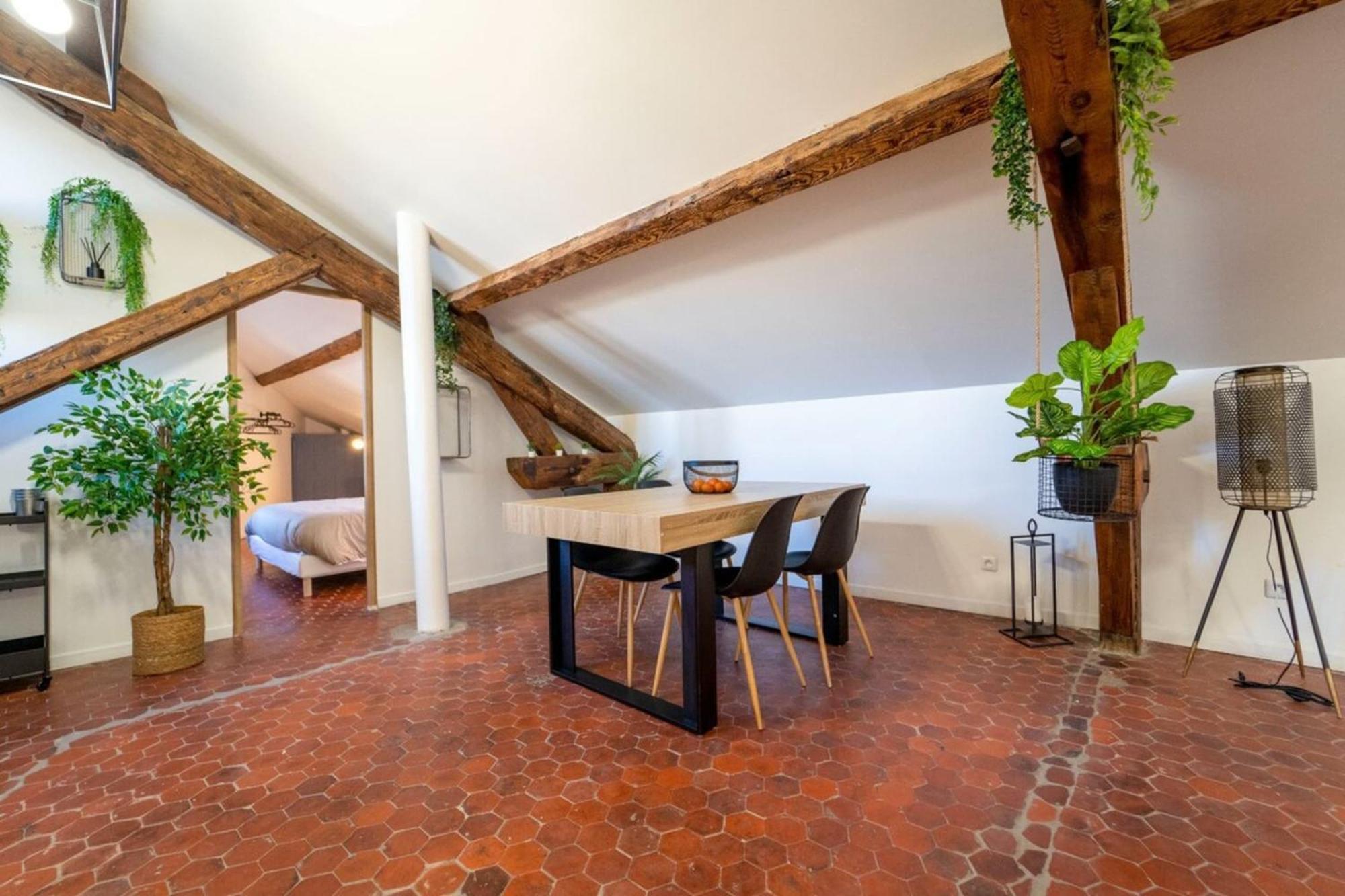 Appartement Authentique Studio Hypercentre - Clim - Wifi à Nîmes Extérieur photo